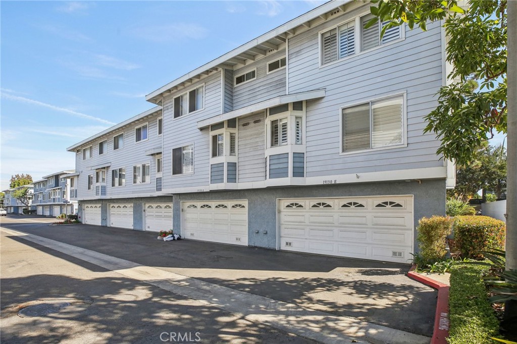 19130 Beachcrest Lane E