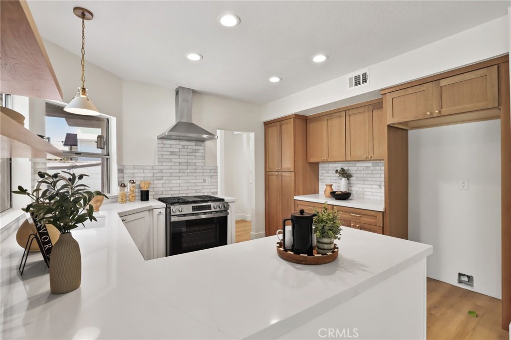 1602 Sea Horse Circle