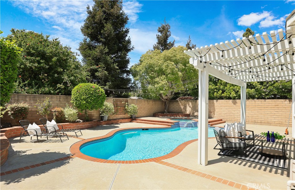 1435 Robert Court