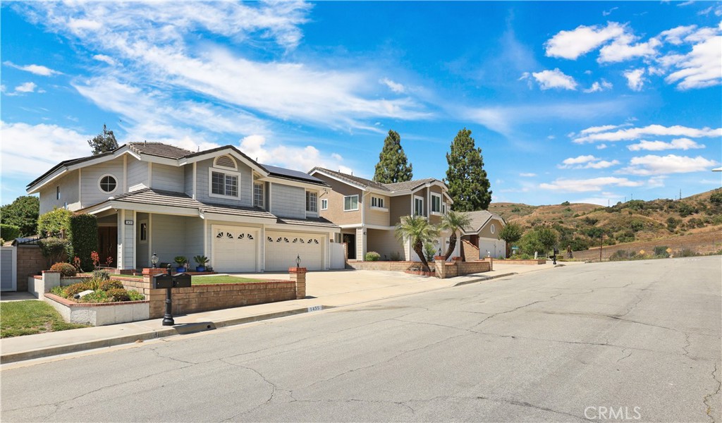 1435 Robert Court