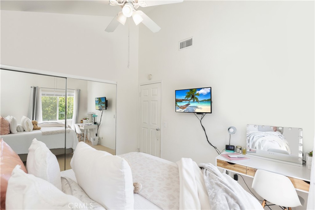1435 Robert Court