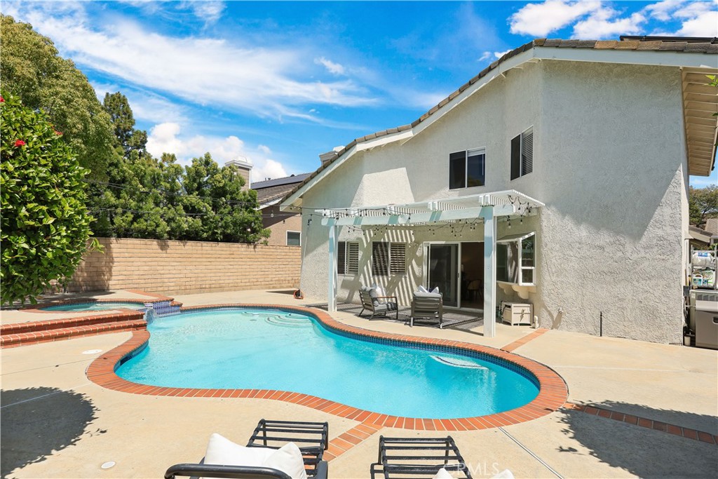 1435 Robert Court