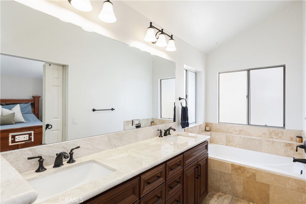 1435 Robert Court