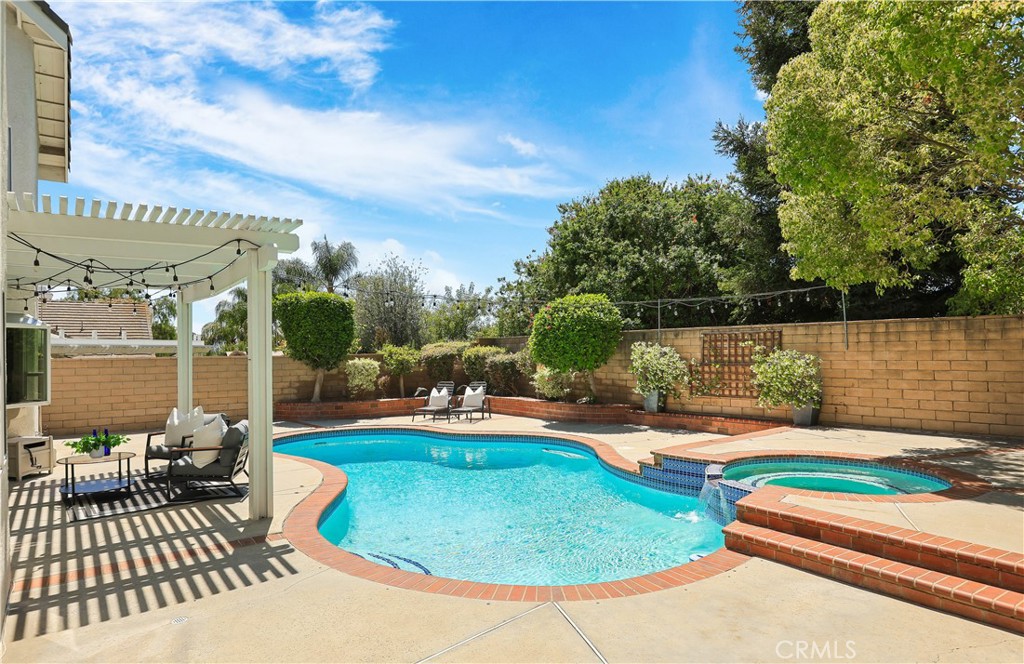 1435 Robert Court
