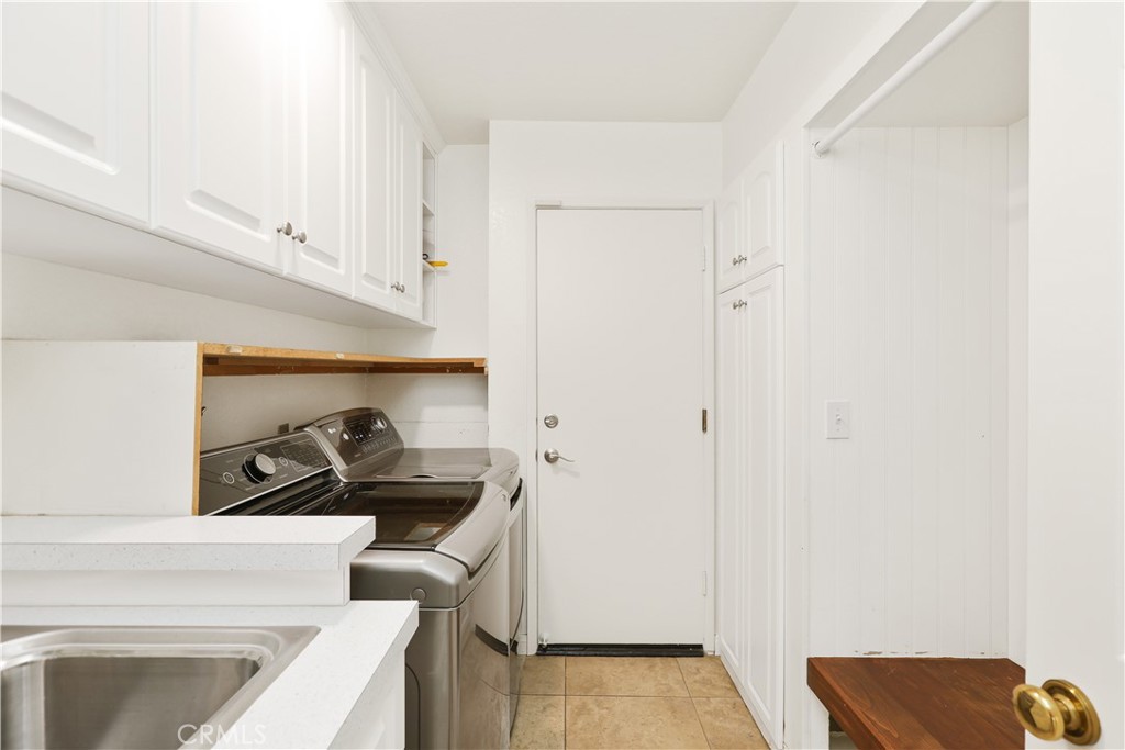 1435 Robert Court