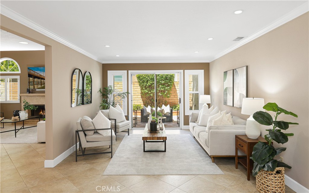 1435 Robert Court