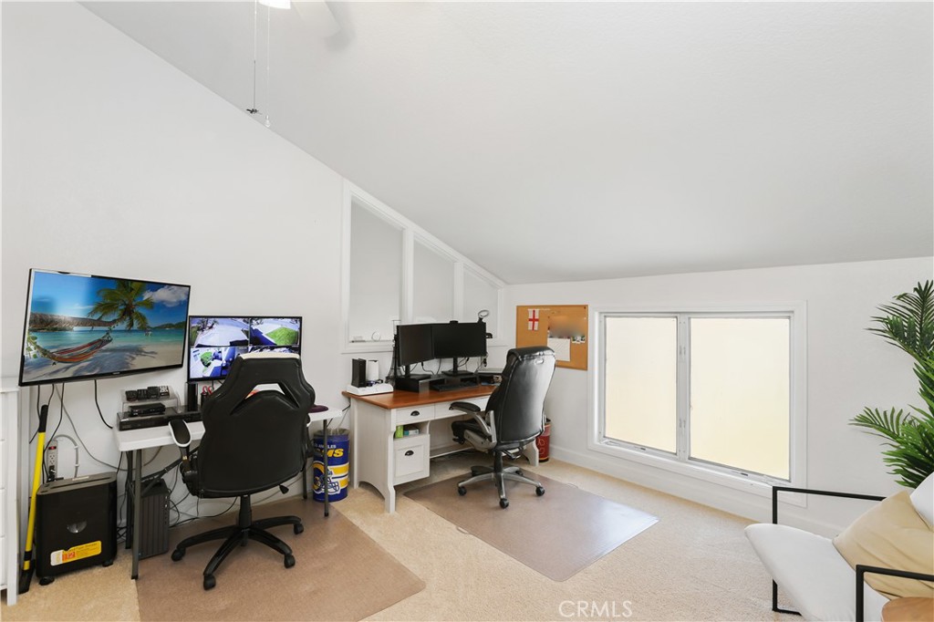 1435 Robert Court