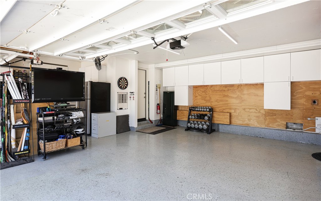 1435 Robert Court