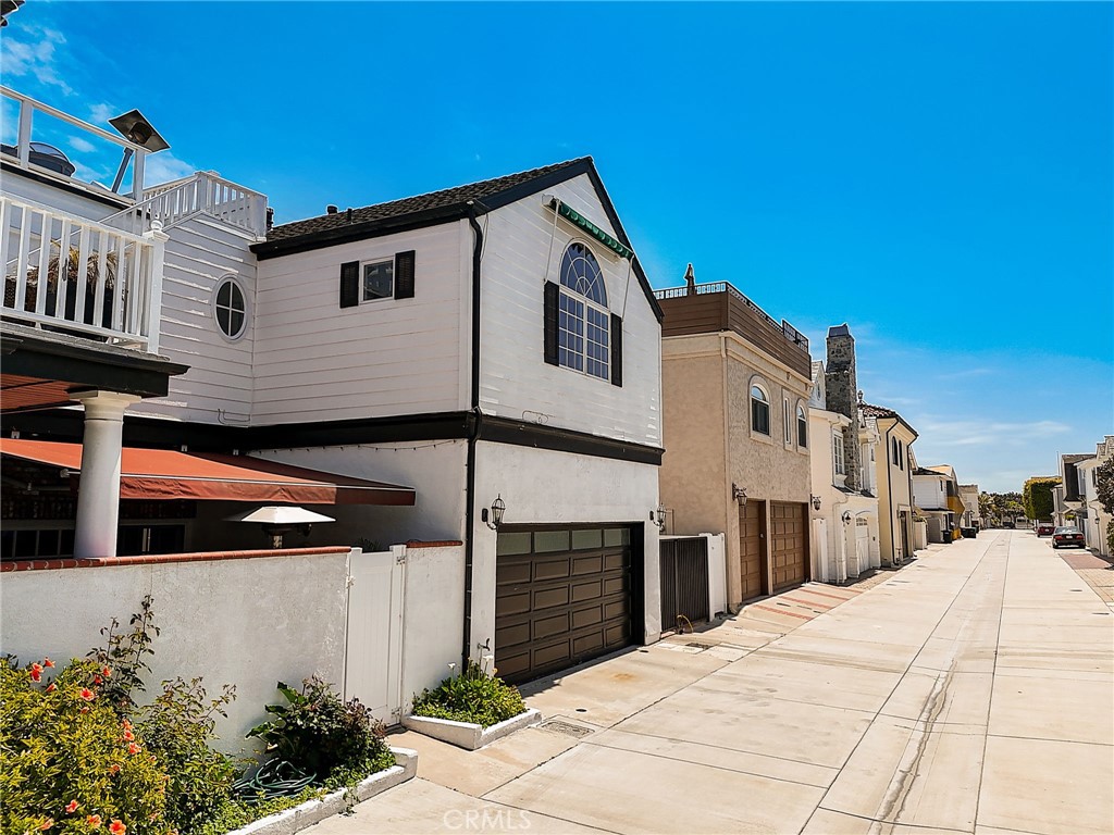 2025 E Balboa