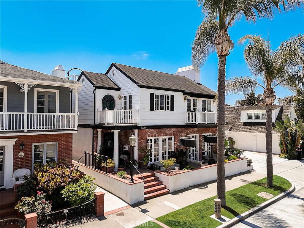 2025 E Balboa