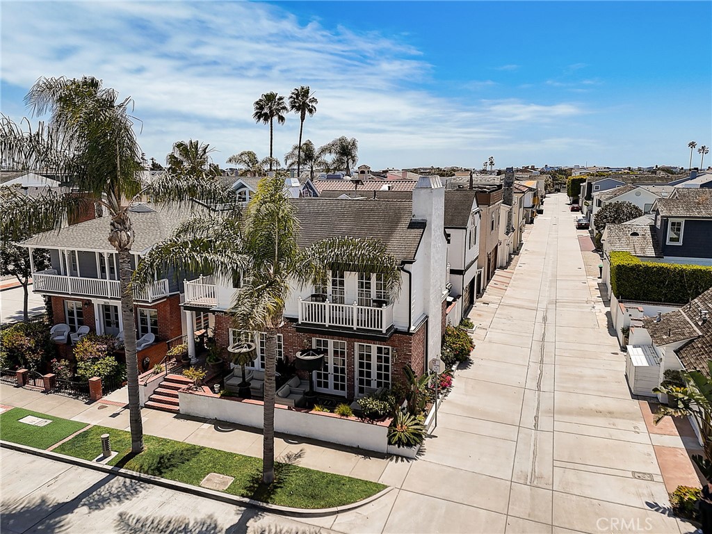 2025 E Balboa