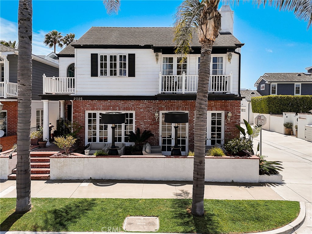 2025 E Balboa
