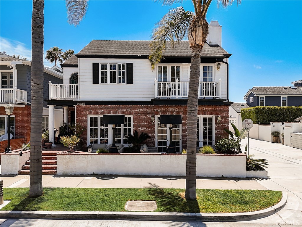 2025 E Balboa