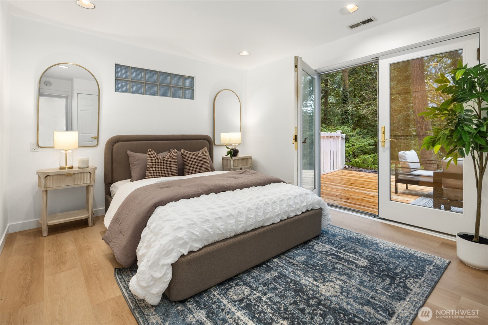 17050 37th Avenue NE