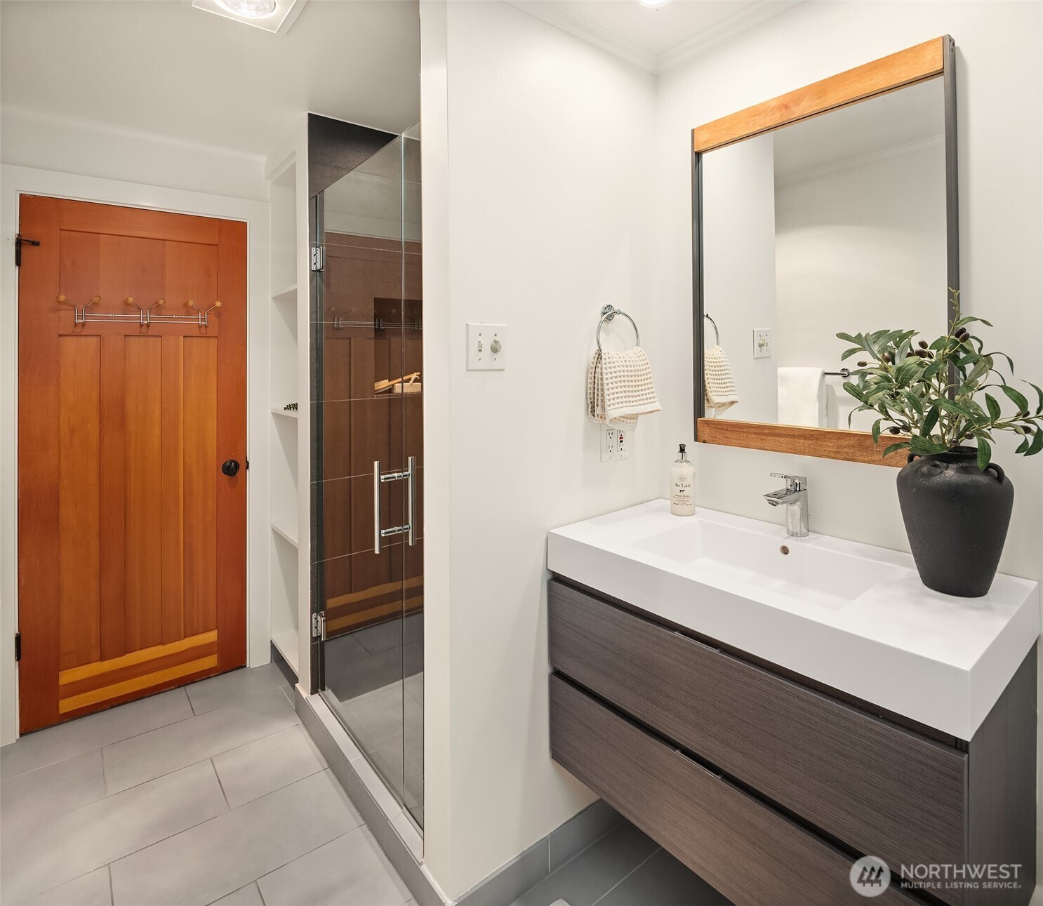 1030 Washington Place E