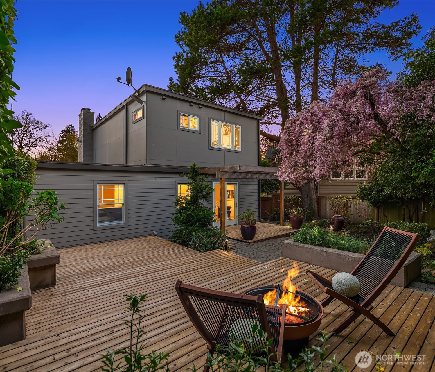 1030 Washington Place E