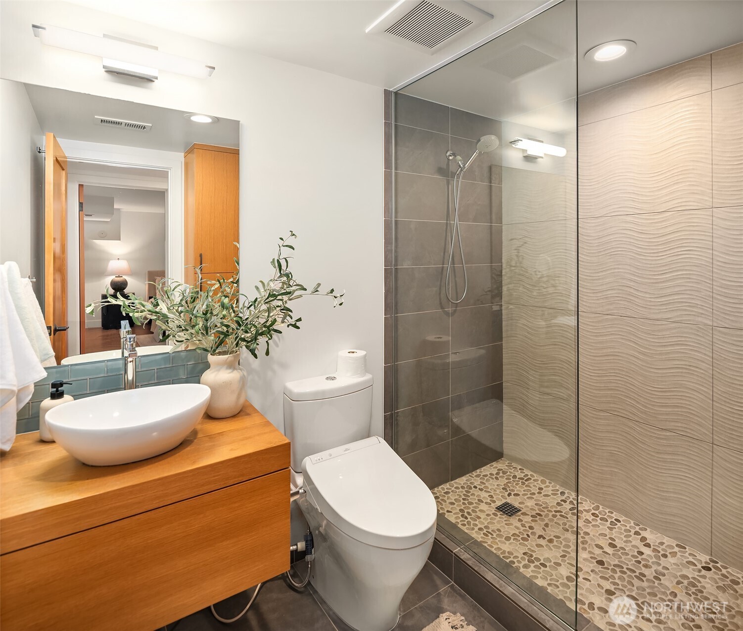 1030 Washington Place E