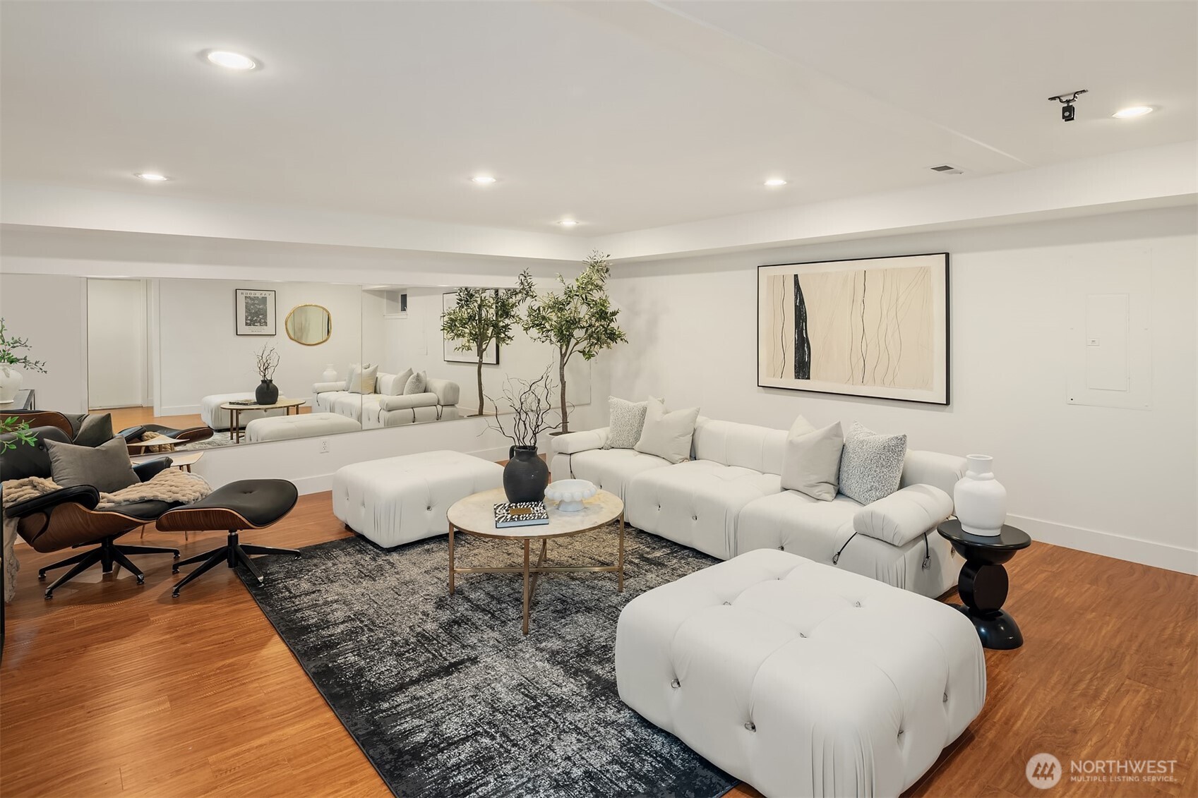 1030 Washington Place E