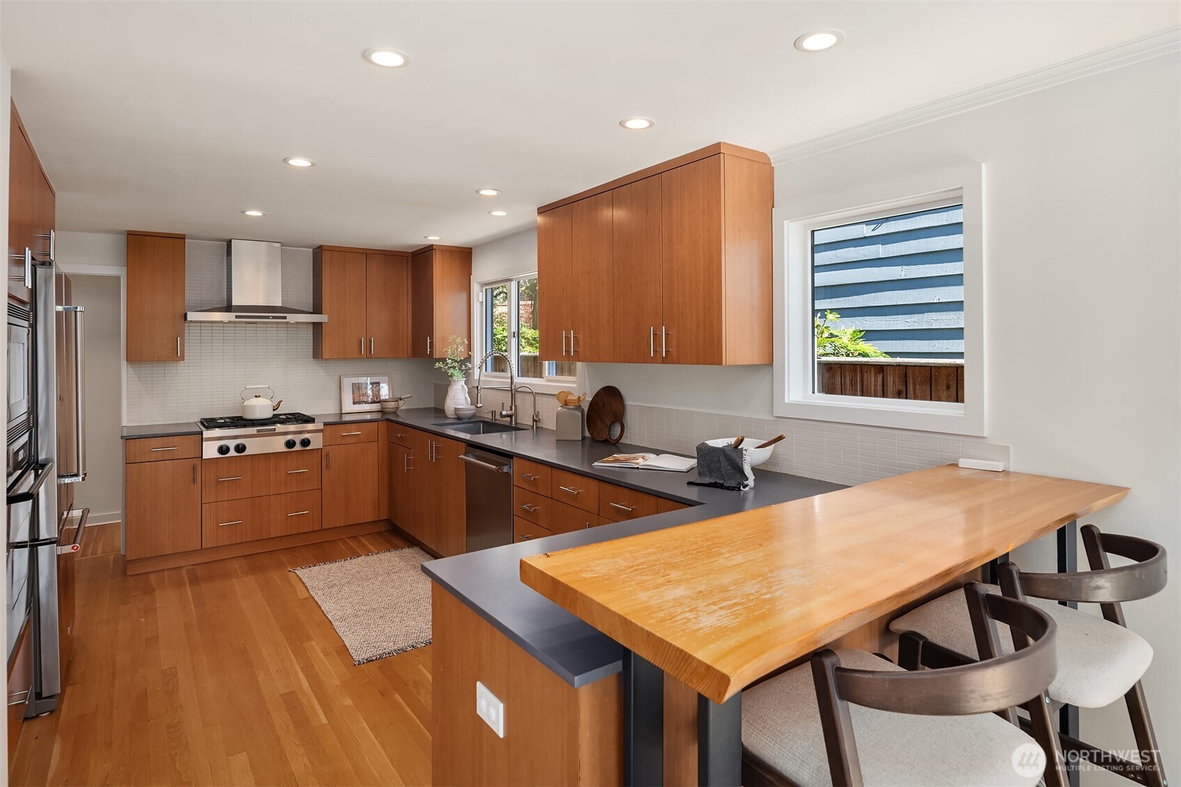 1030 Washington Place E