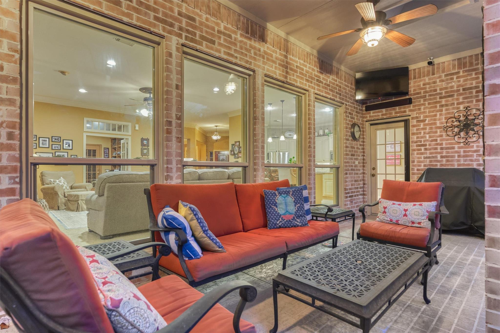 111 S Castlegreen Circle