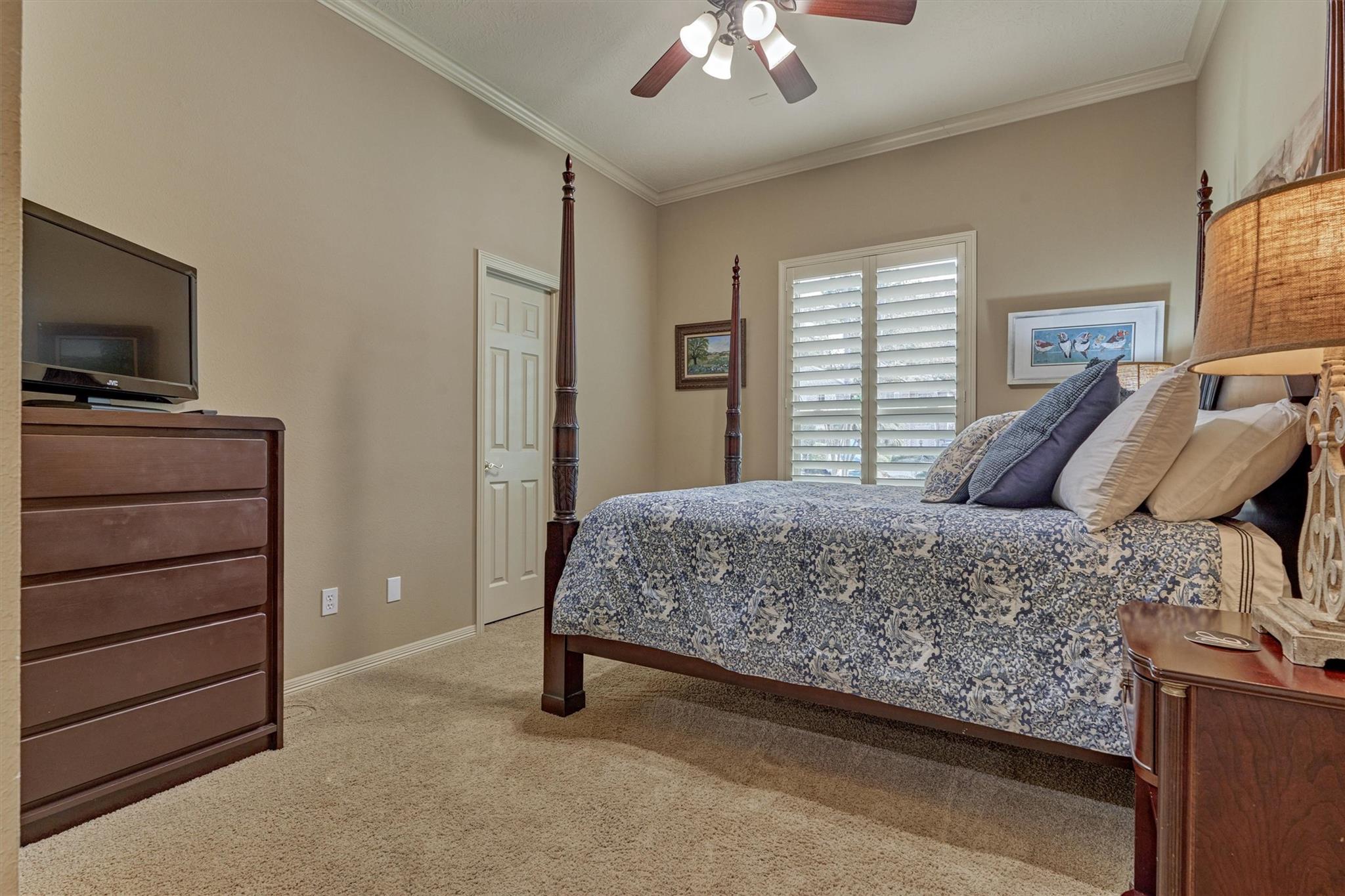 111 S Castlegreen Circle