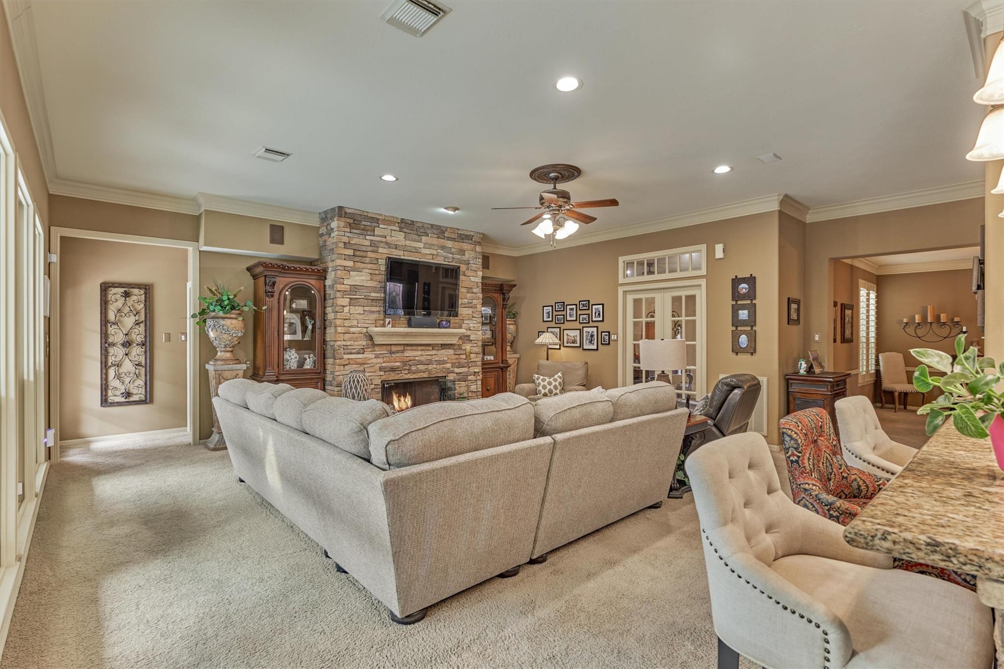 111 S Castlegreen Circle