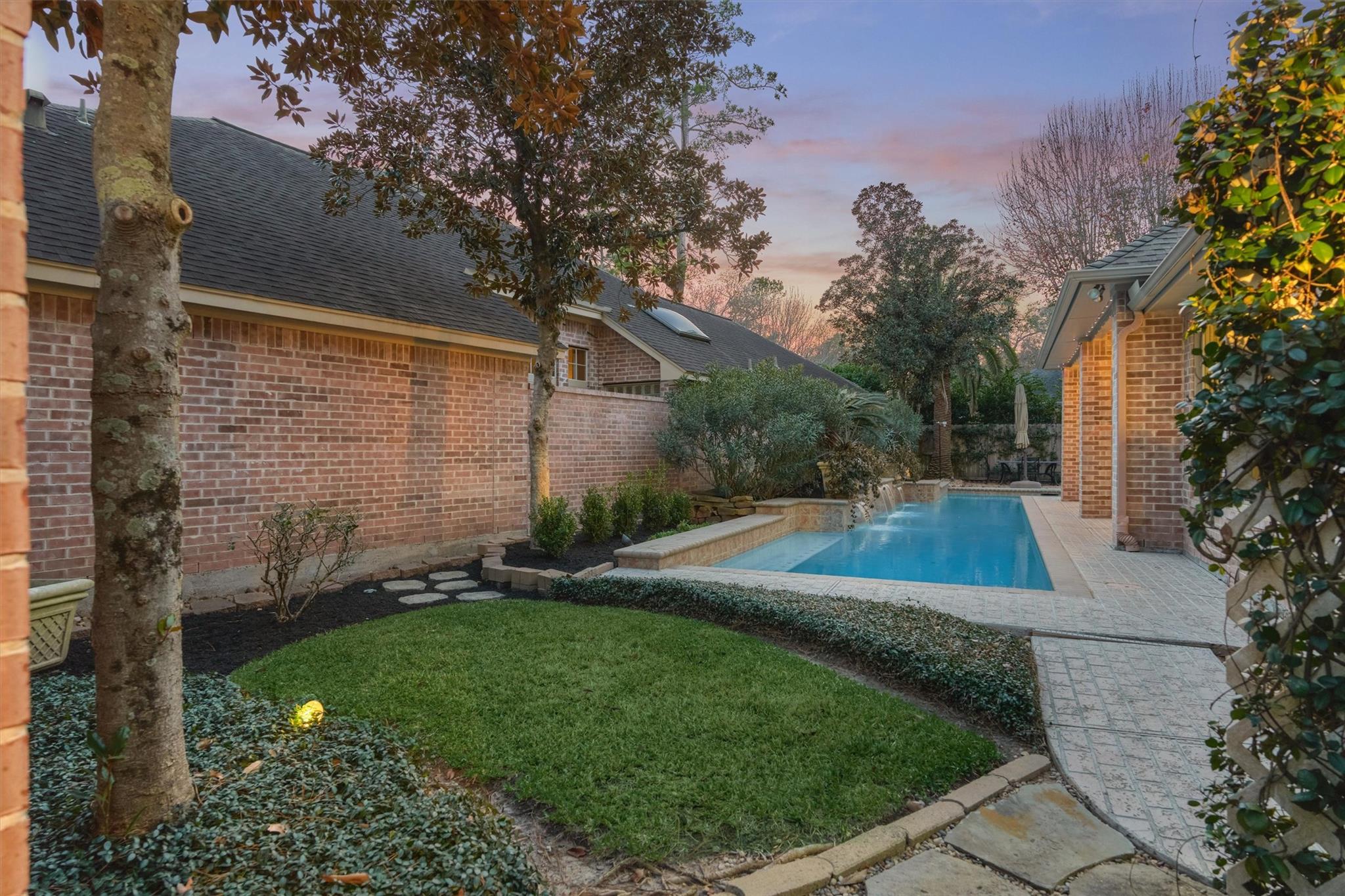 111 S Castlegreen Circle