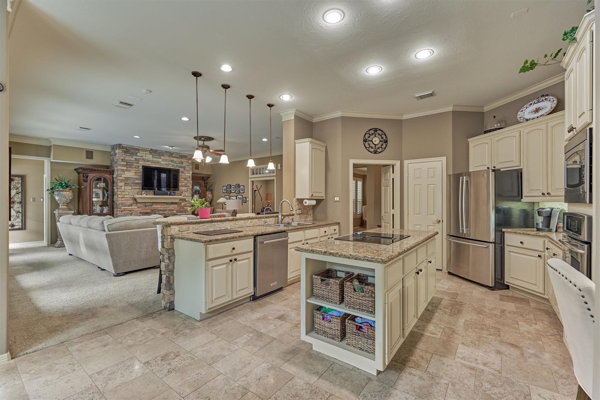 111 S Castlegreen Circle