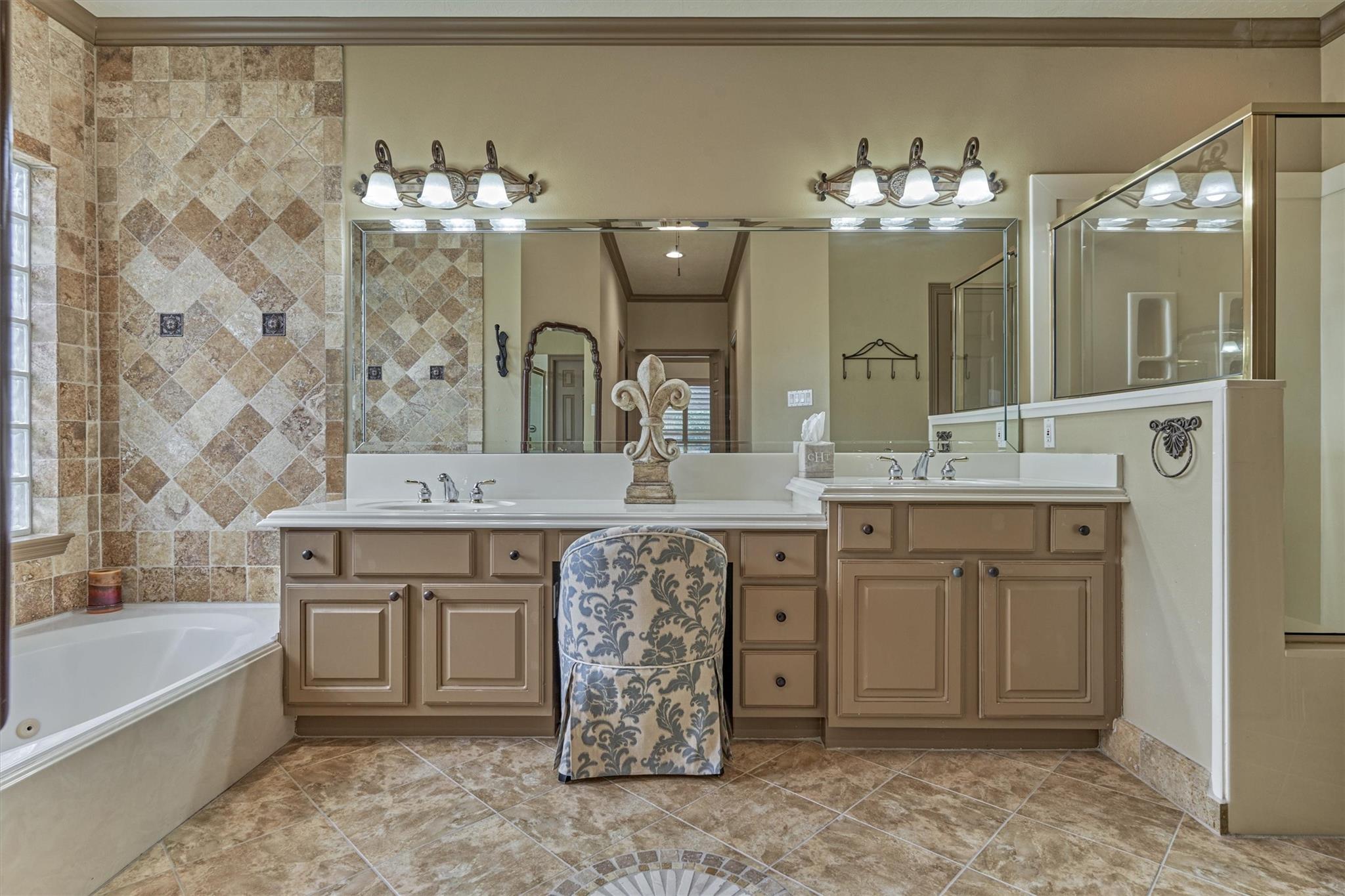 111 S Castlegreen Circle