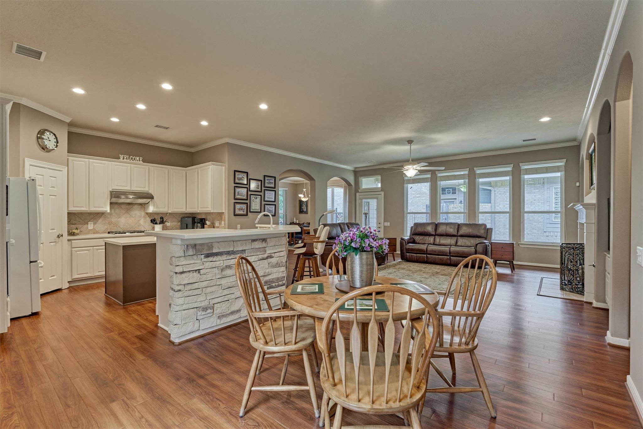18 Coachman Ridge Place