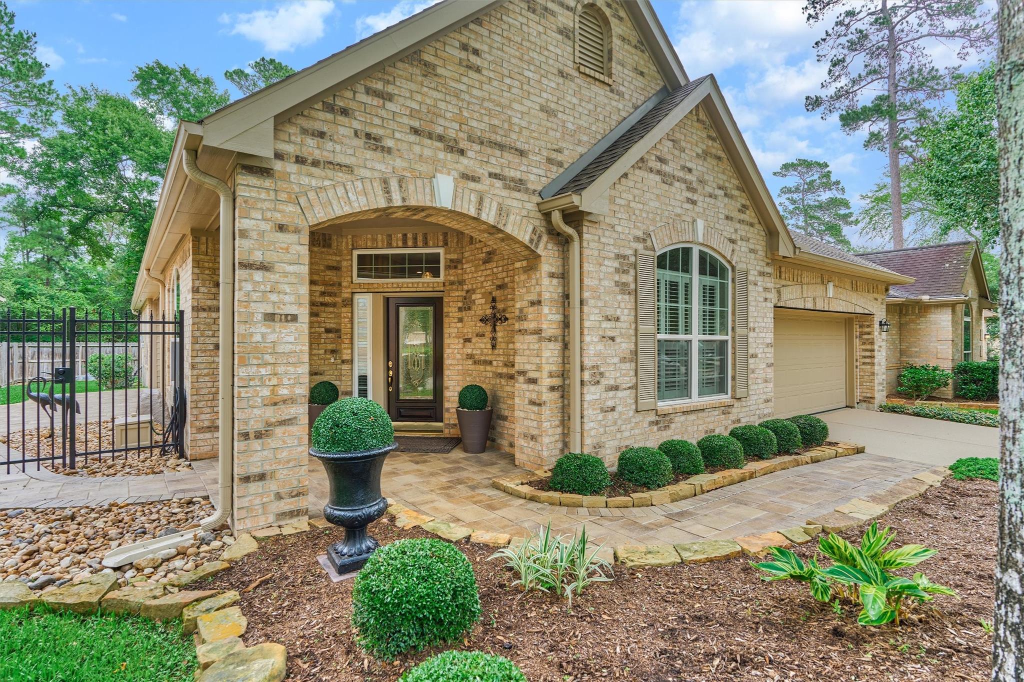 18 Coachman Ridge Place