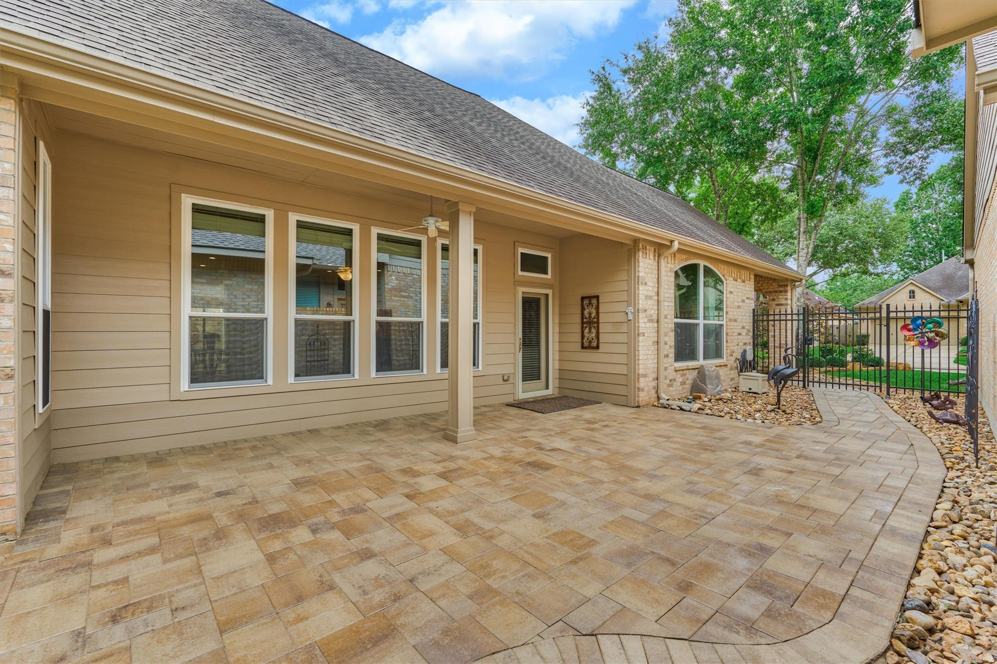 18 Coachman Ridge Place