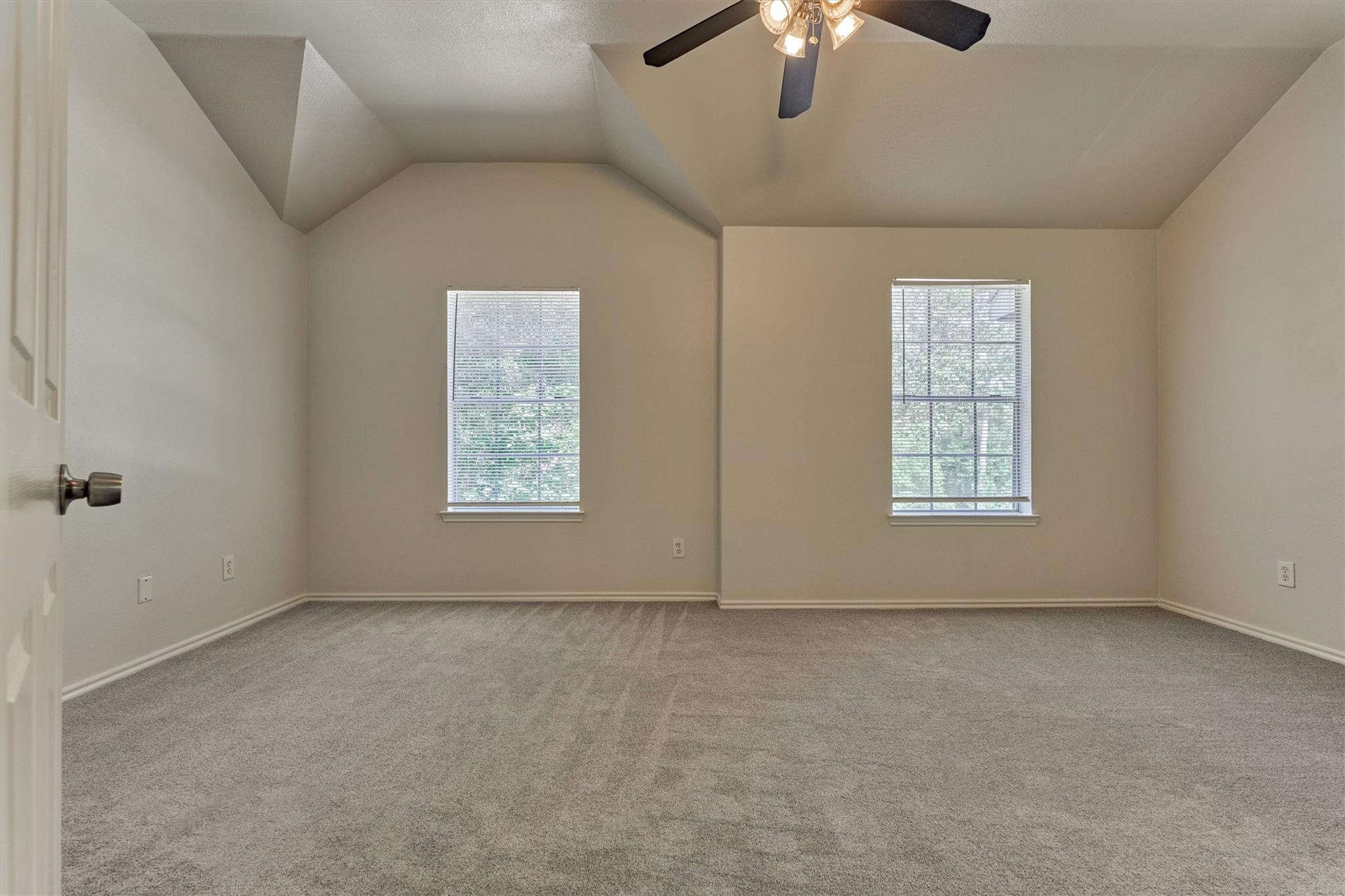 111 N Villa Oaks Drive