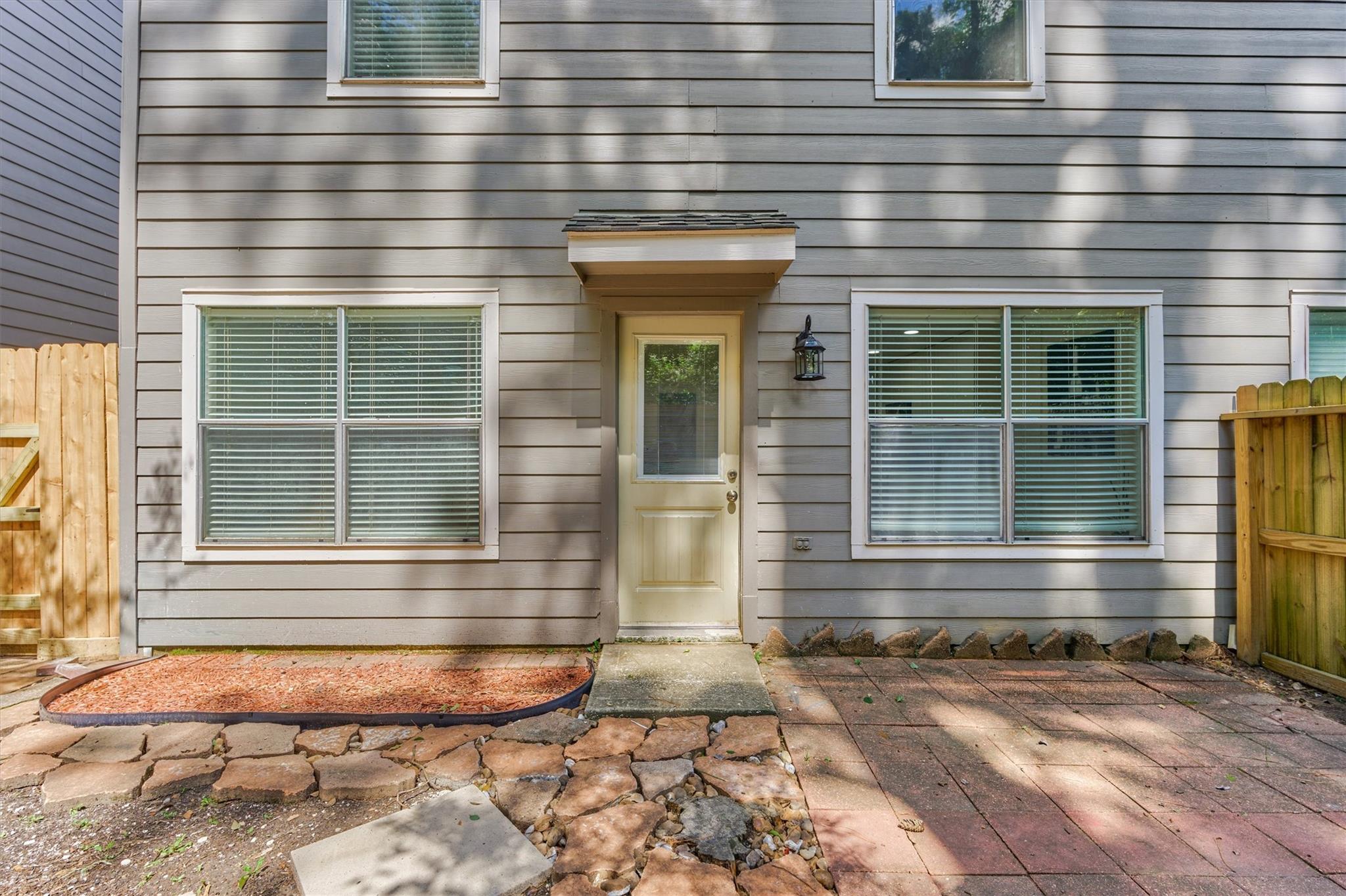 111 N Villa Oaks Drive