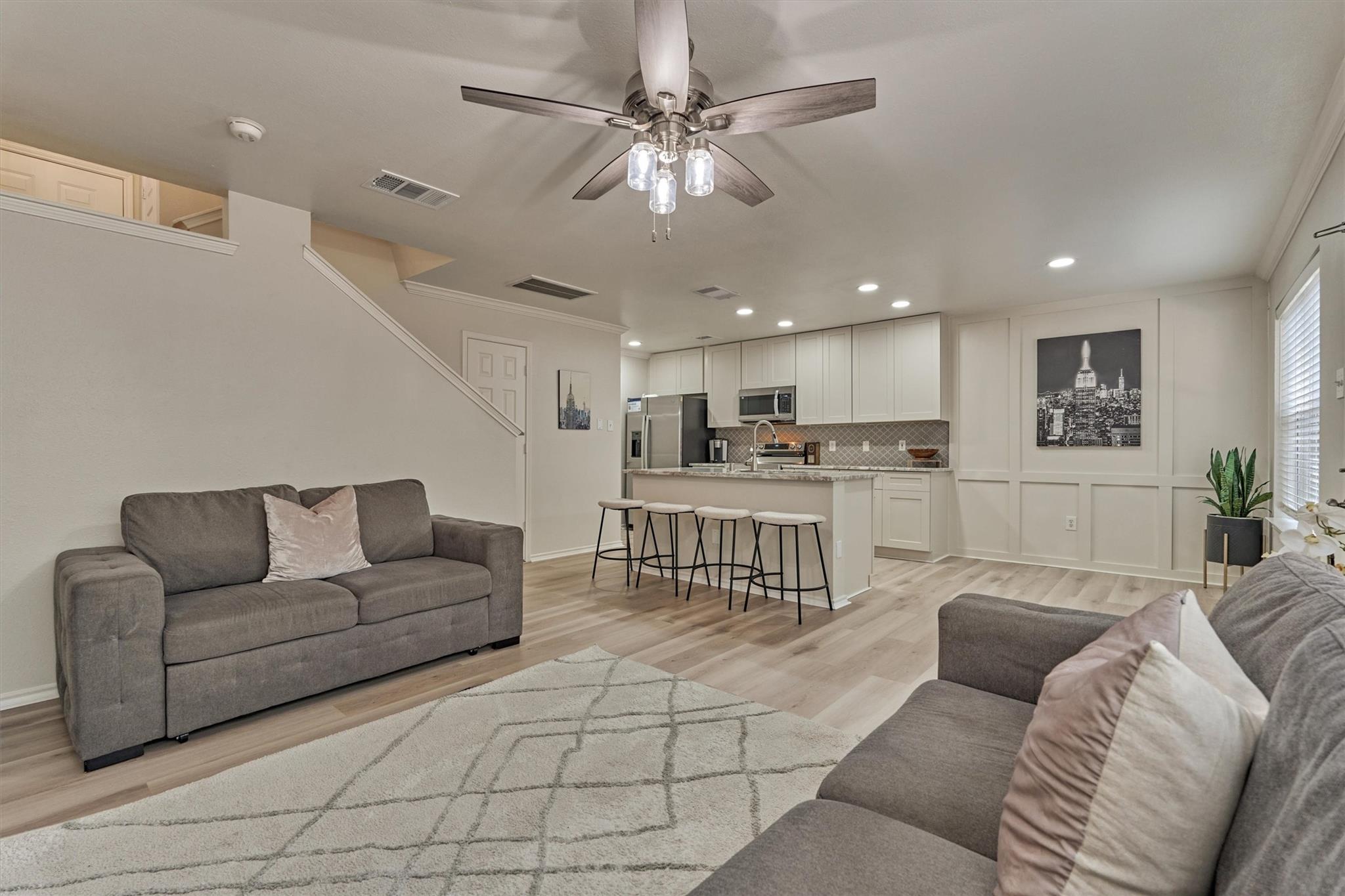 111 N Villa Oaks Drive
