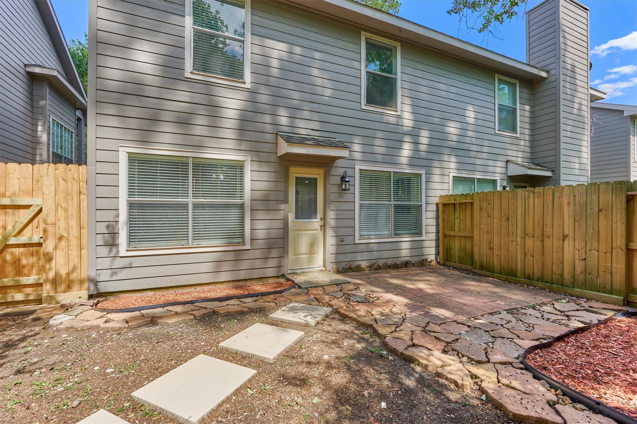 111 N Villa Oaks Drive