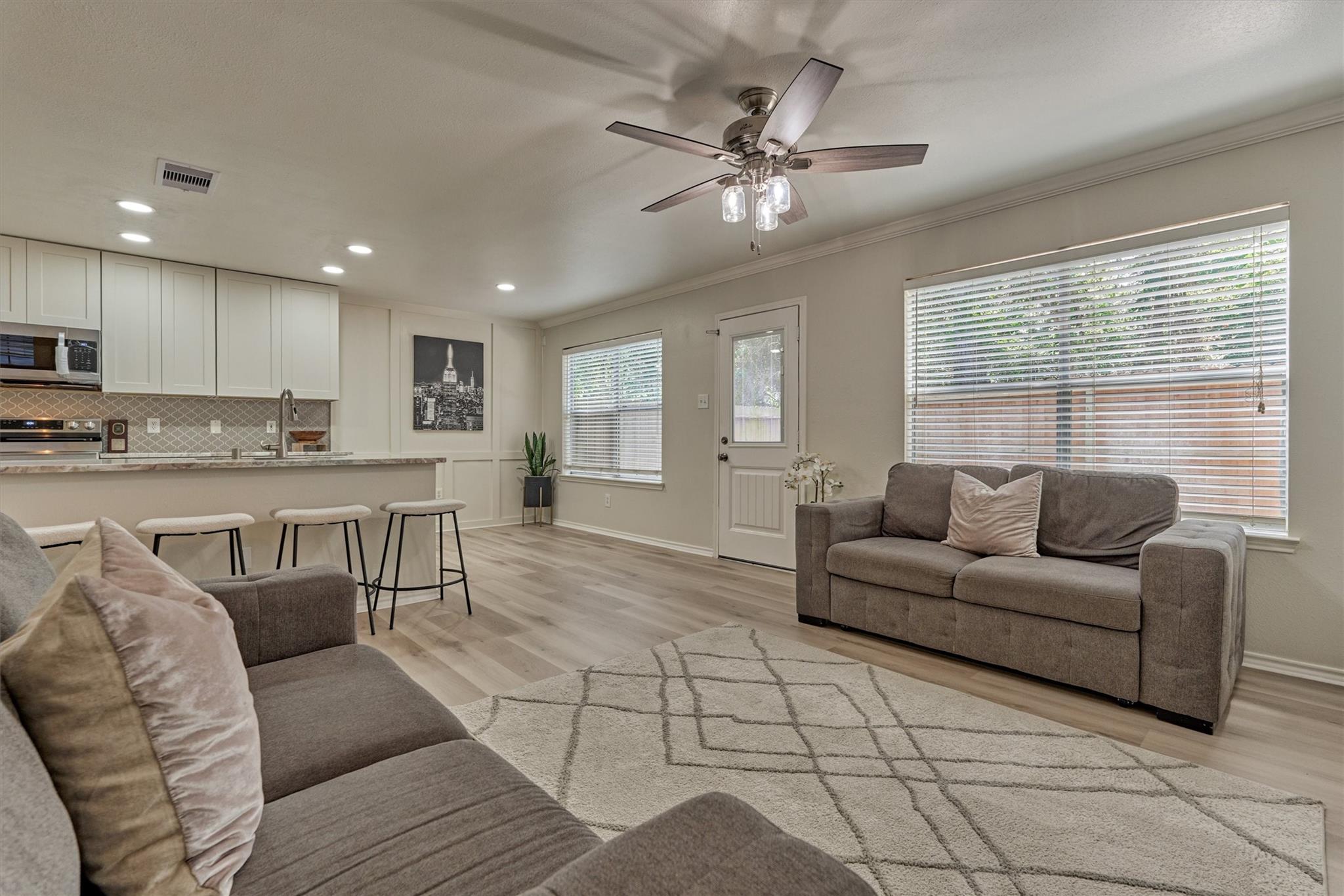 111 N Villa Oaks Drive