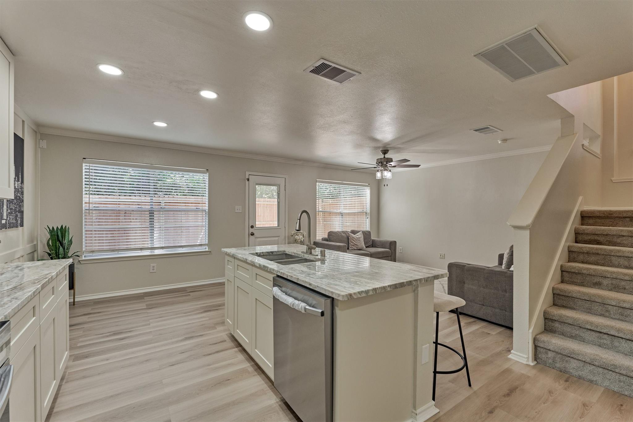 111 N Villa Oaks Drive