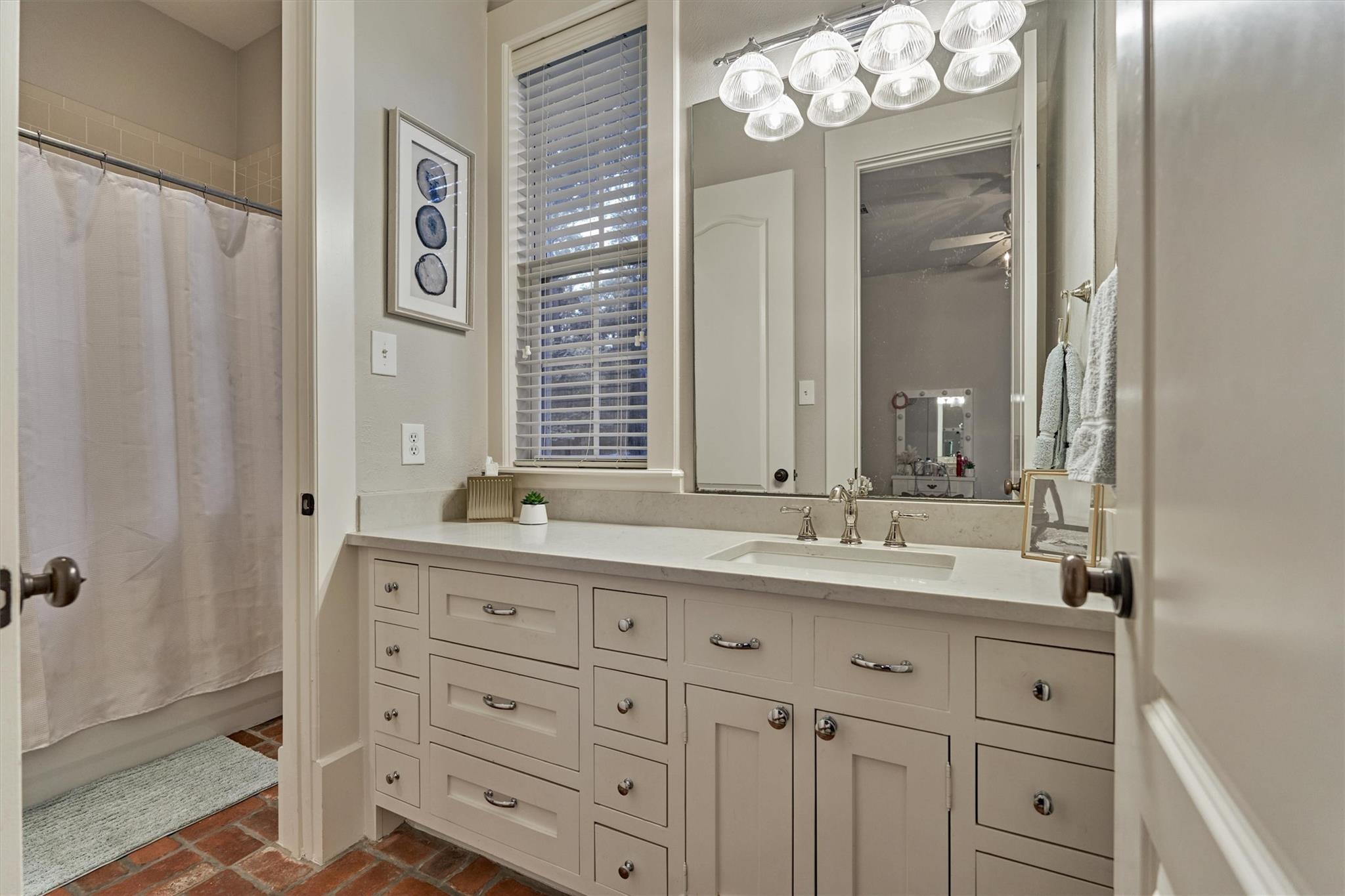 10928 Lake Forest Drive, Conroe