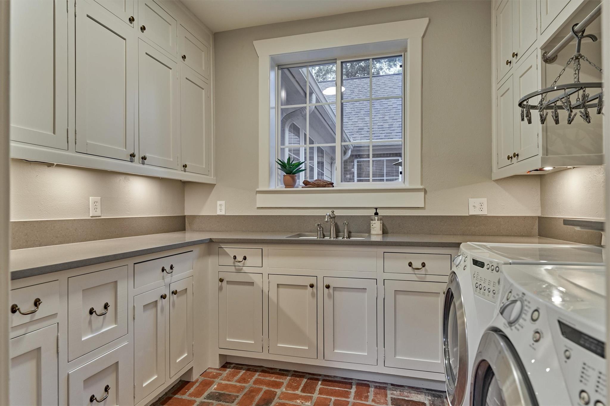 10928 Lake Forest Drive, Conroe