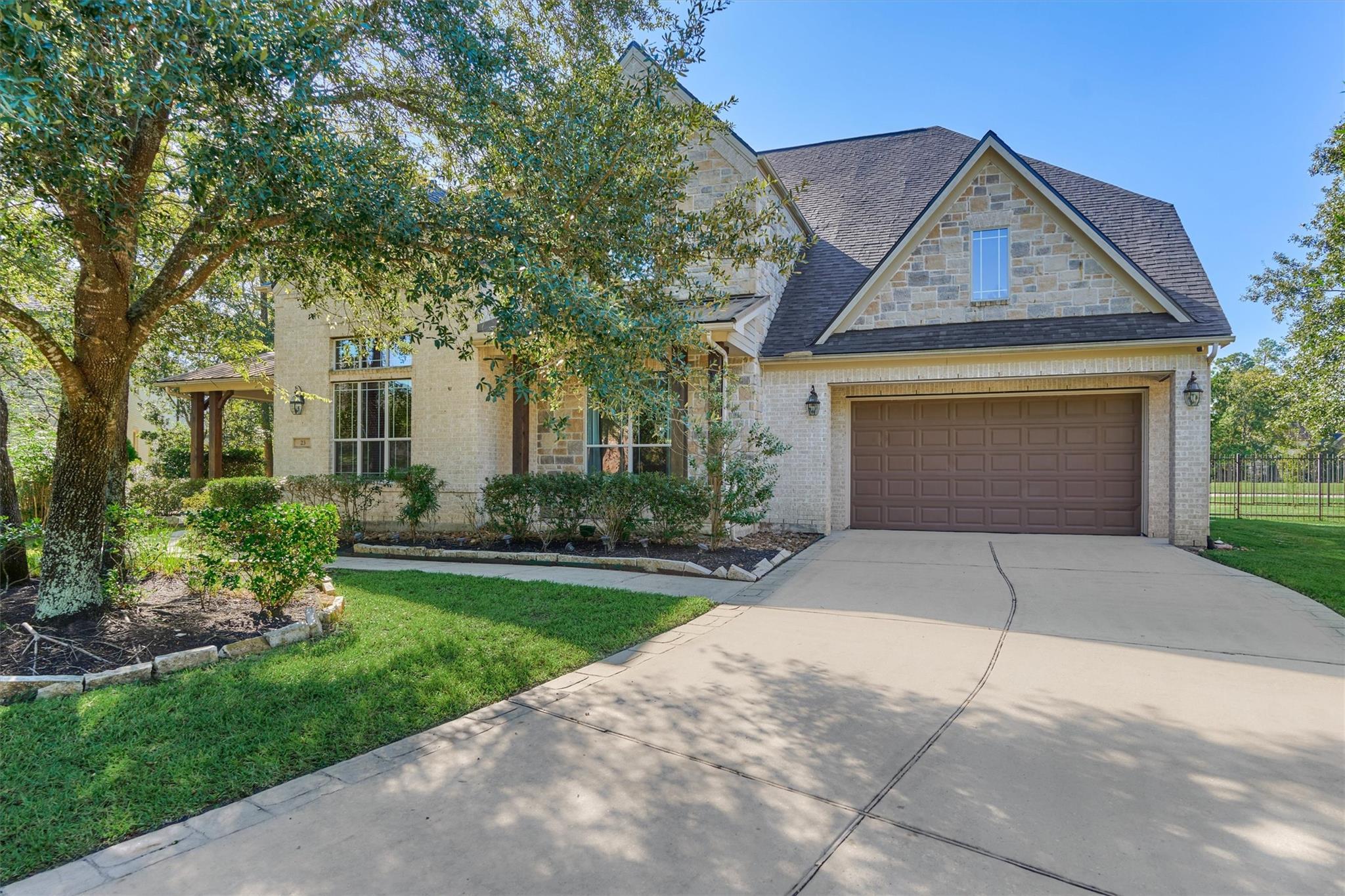 23 Player Oaks Place