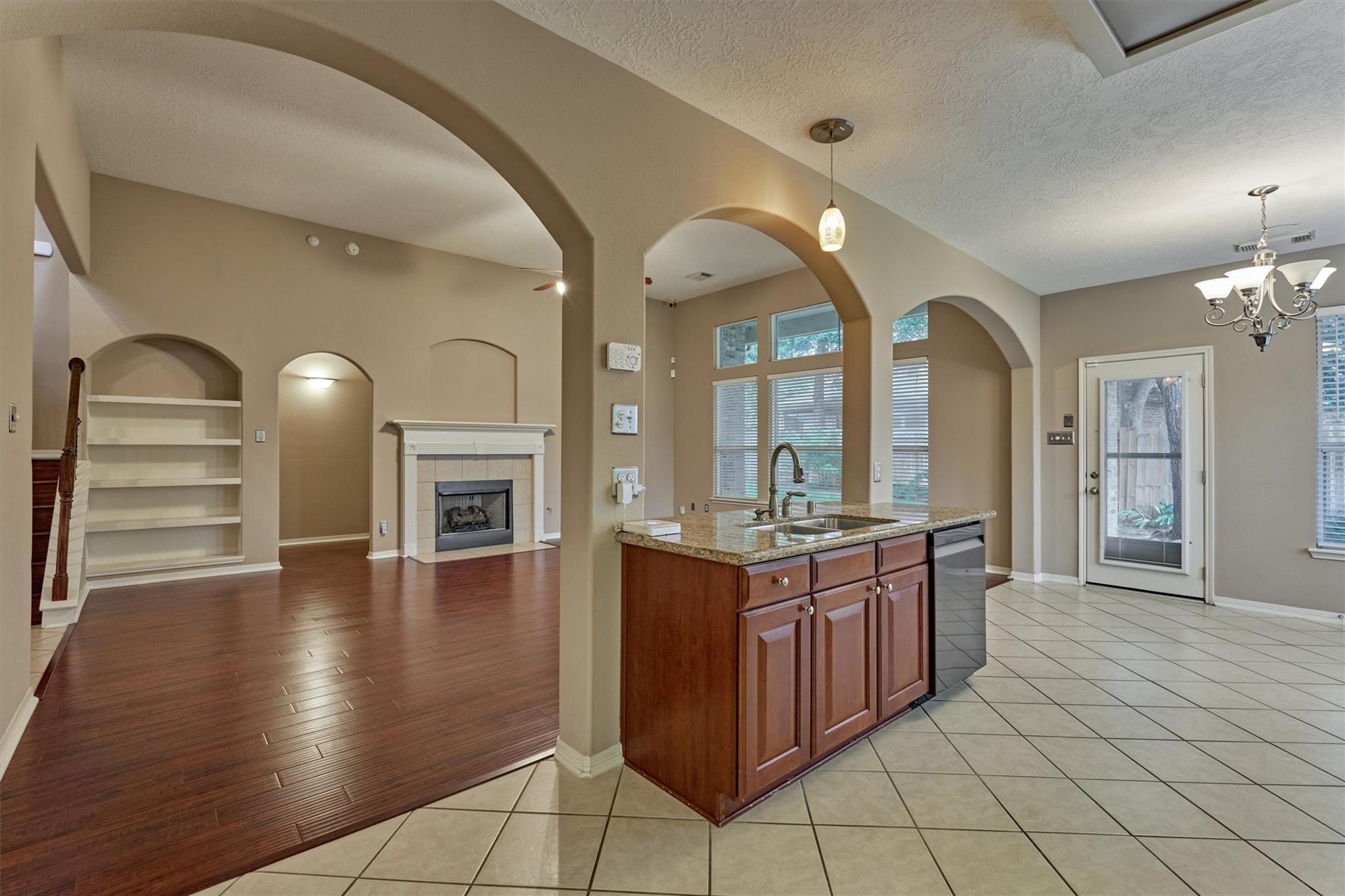 8406 Oak Villa Court