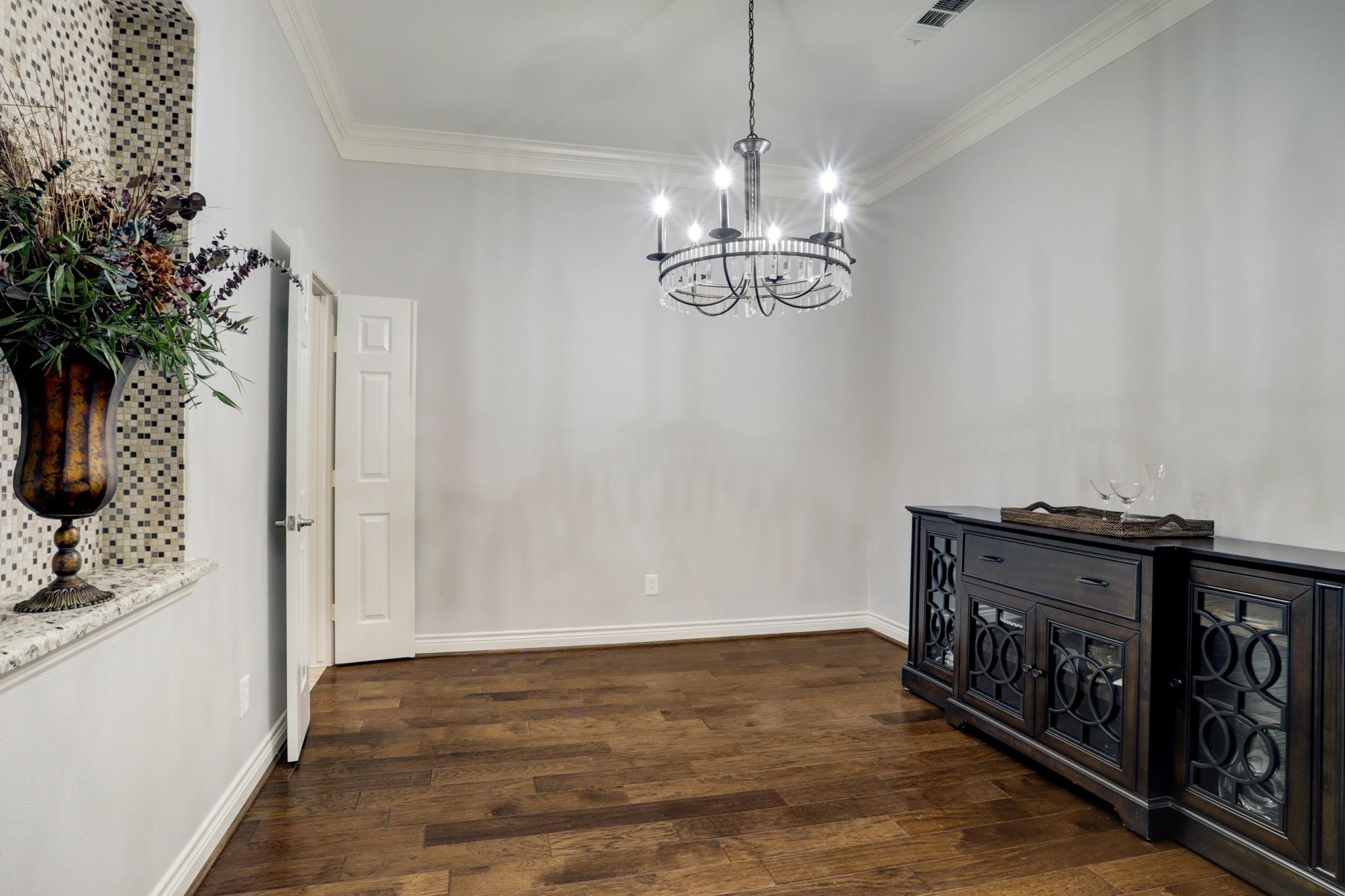 86 N Hollylaurel Circle