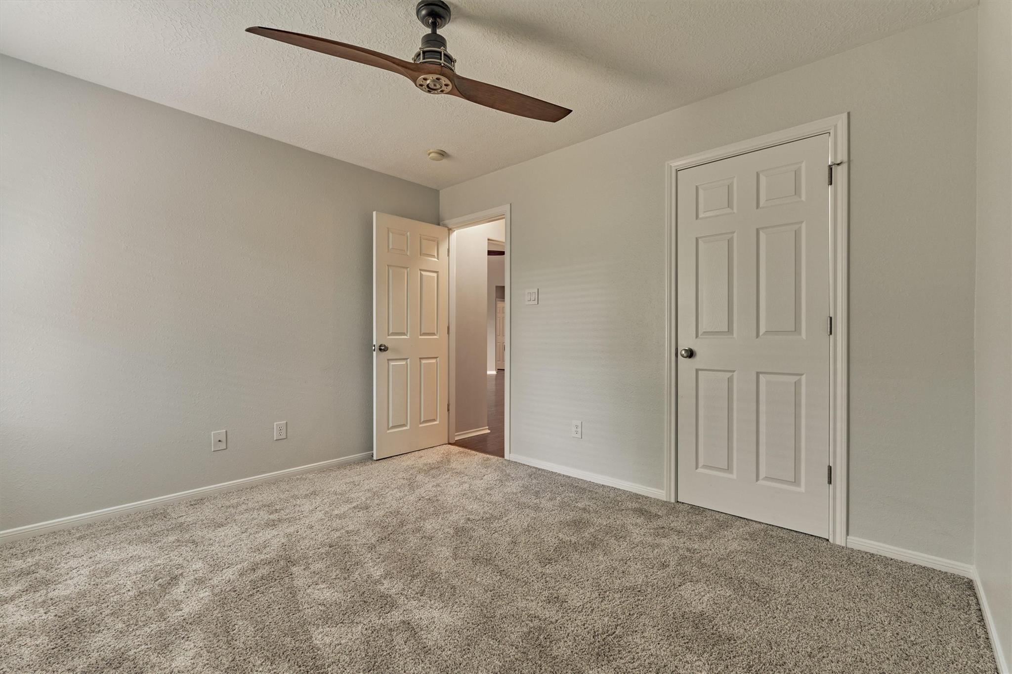 27 E Russet Grove Circle