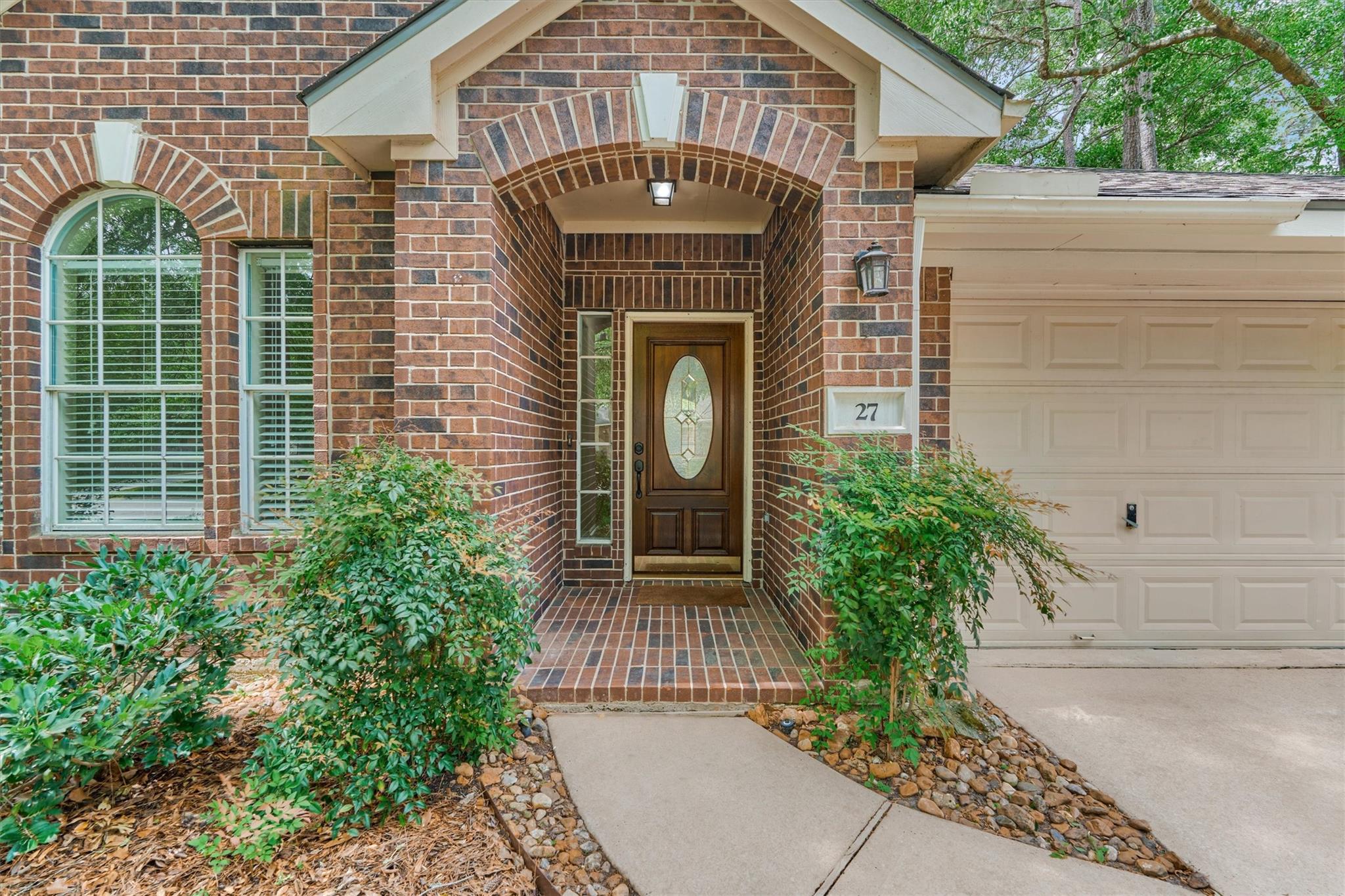27 E Russet Grove Circle