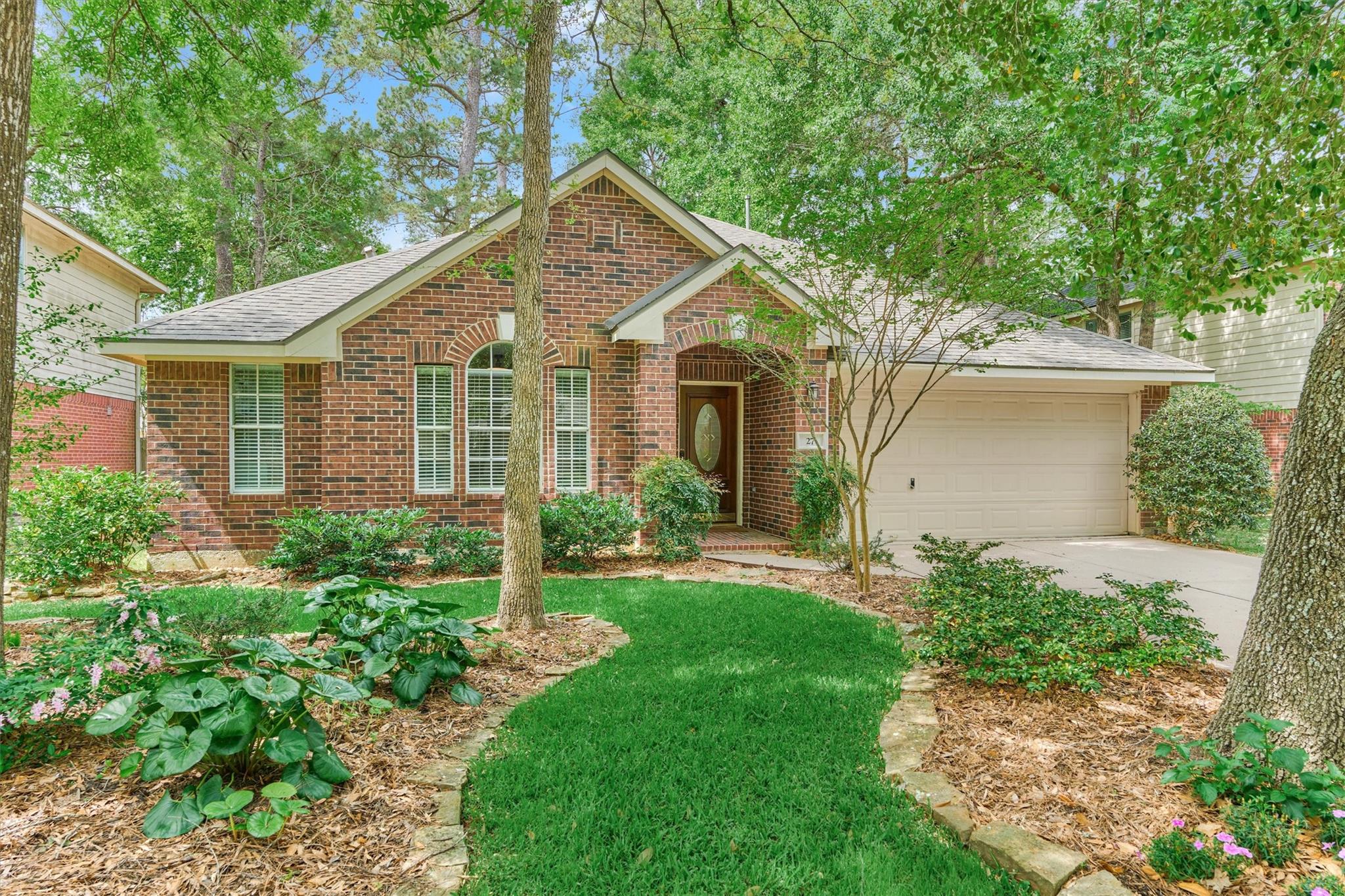 27 E Russet Grove Circle