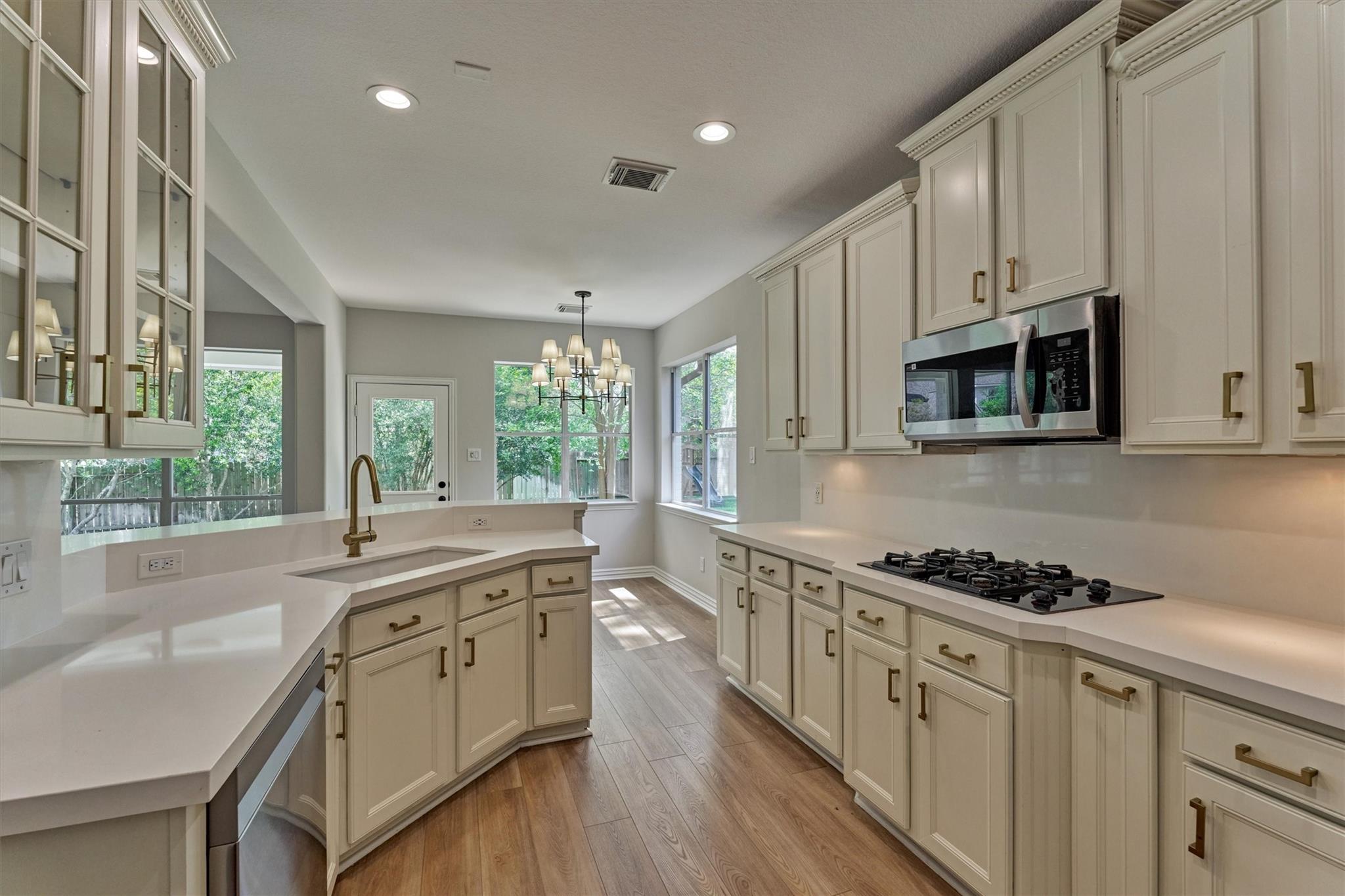 71 W Artist Grove Place