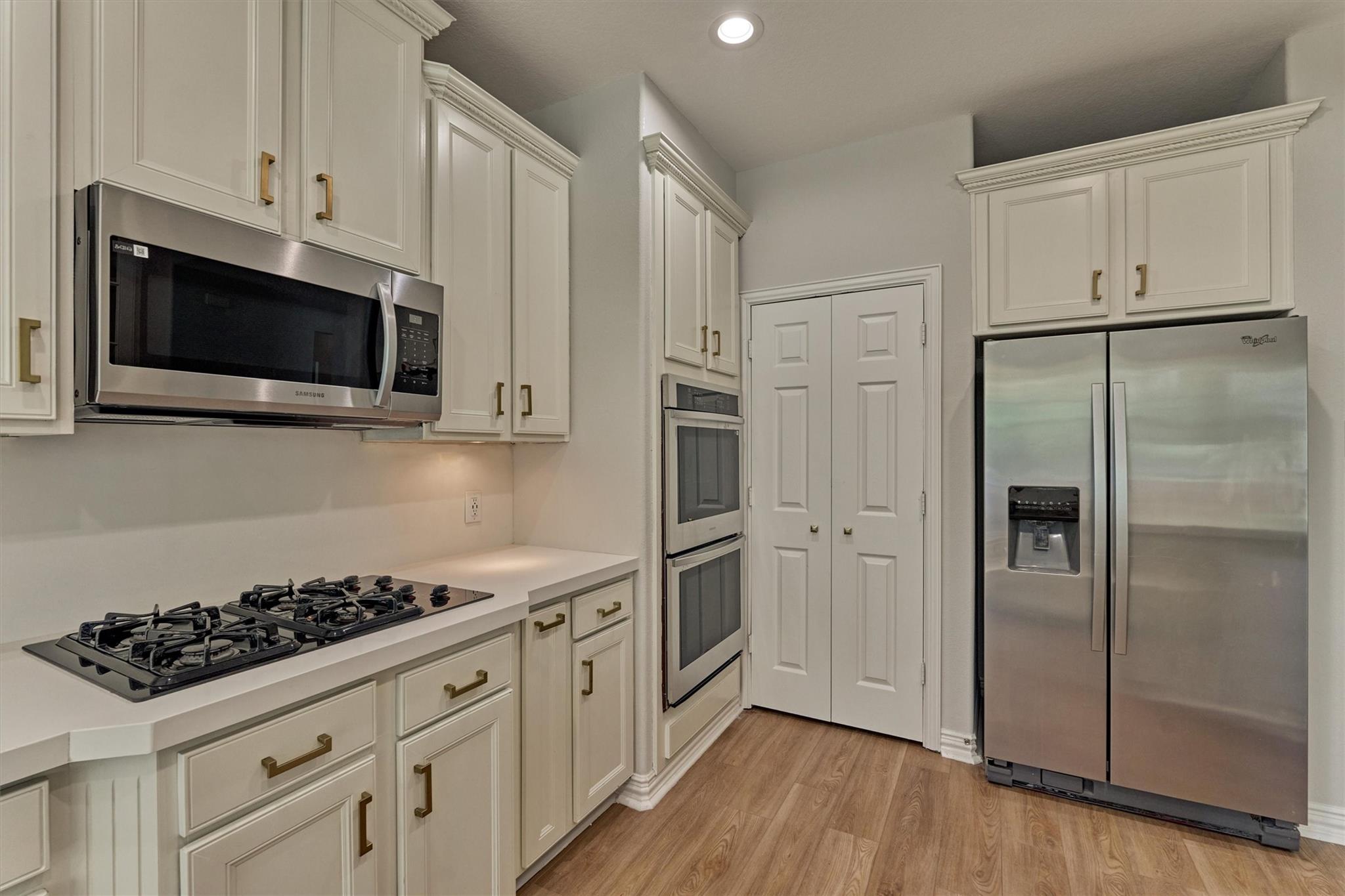 71 W Artist Grove Place