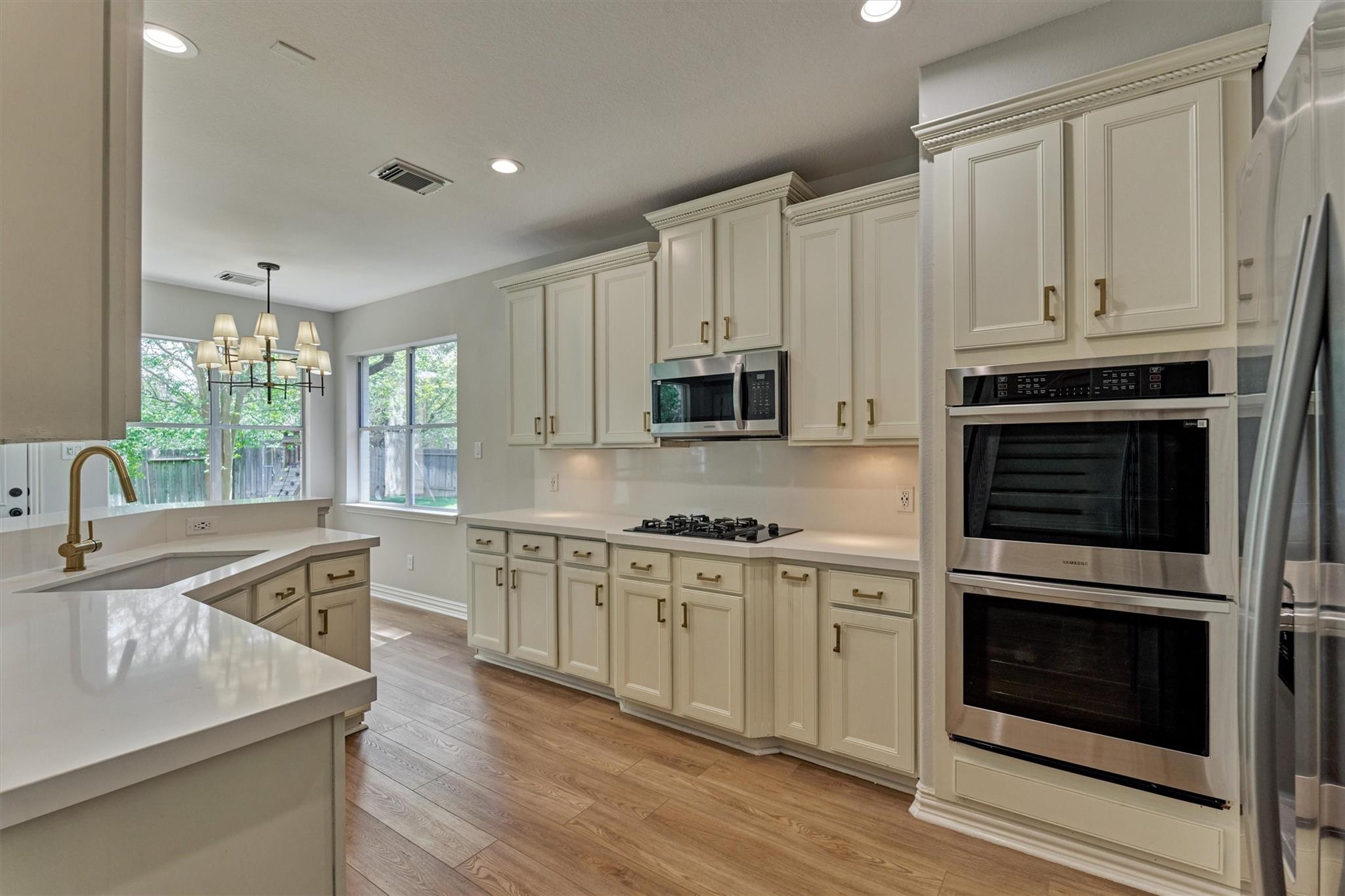 71 W Artist Grove Place