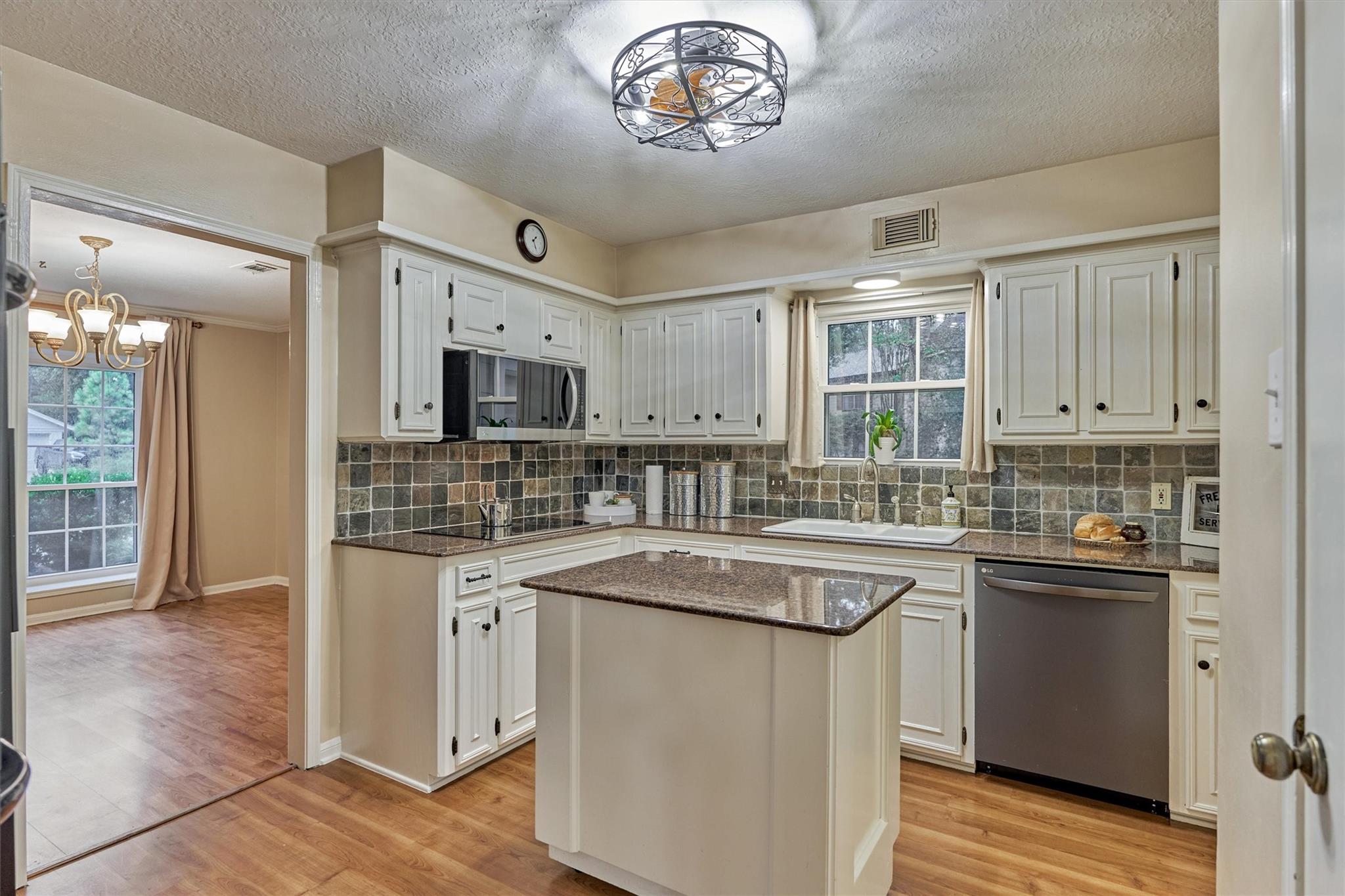 12 Thimbleberry Court